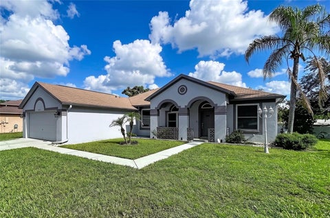 Photo of 4209 Amber Ridge Lane, Valrico, FL 33594 (MLS # TB8538021)