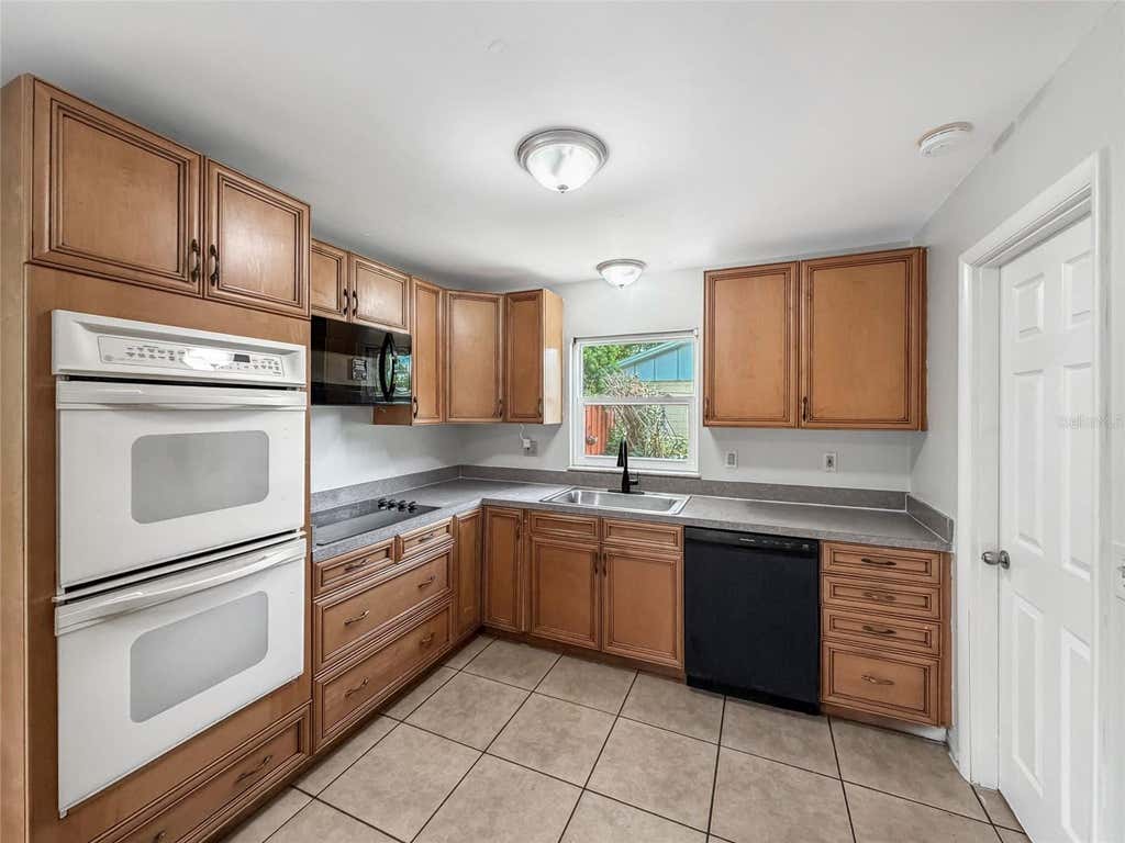Photo of 602 18th Street, Orlando, FL 32805 (MLS # O6428846)