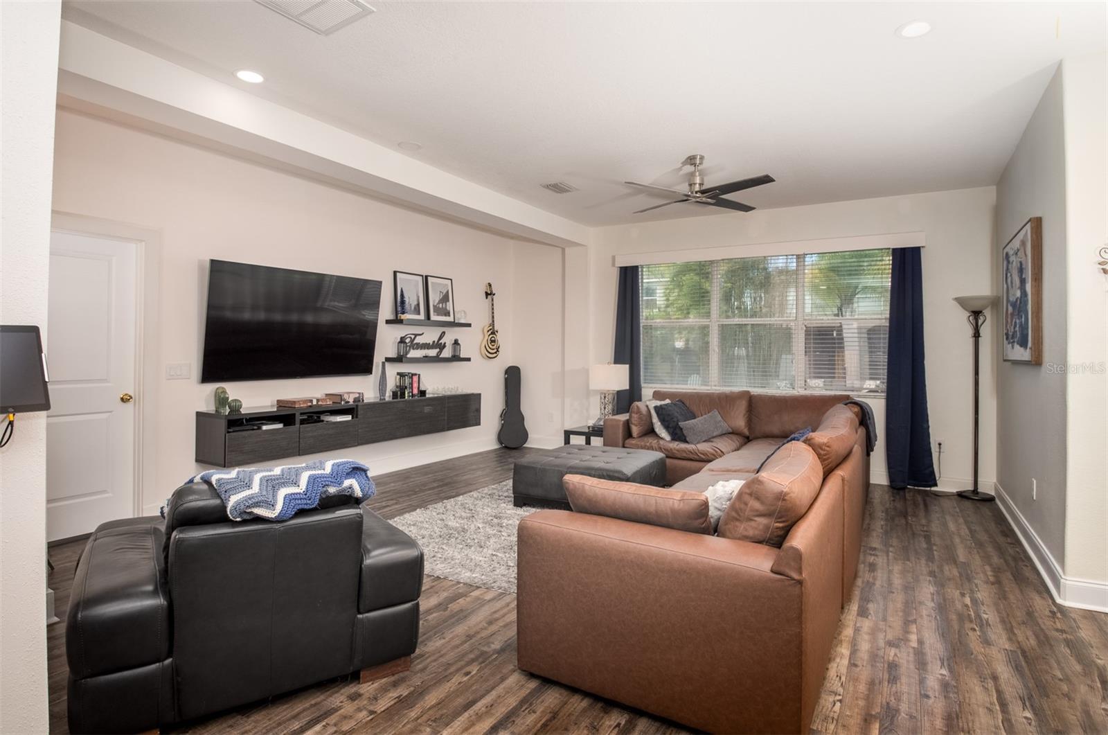 THOUSAND OAKS EAST PH 04 - Residential