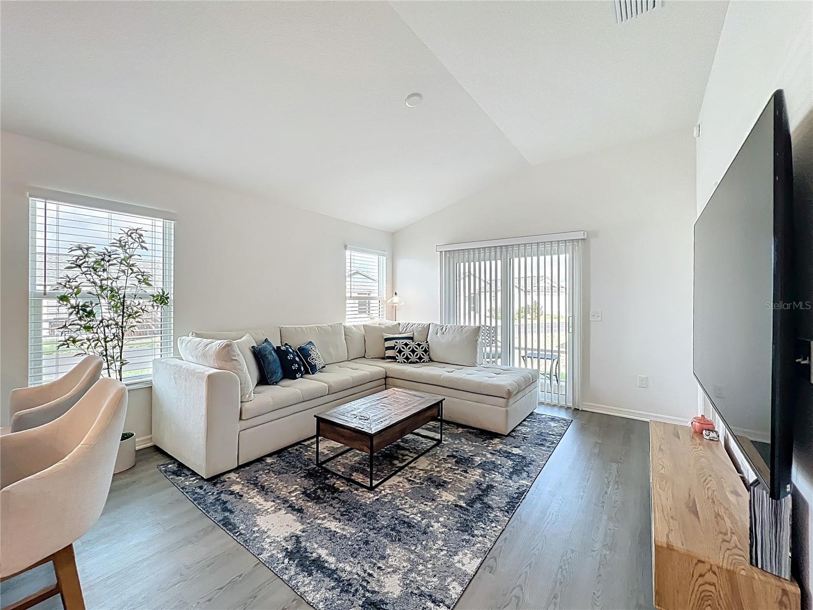 VILLAGES/SOUTHERN OAKS UN 216 - Residential