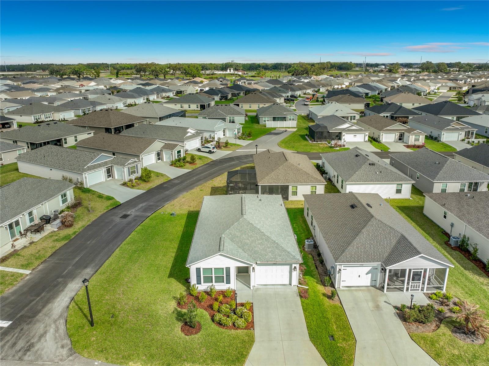 VILLAGES/SOUTHERN OAKS UN 216 - Residential