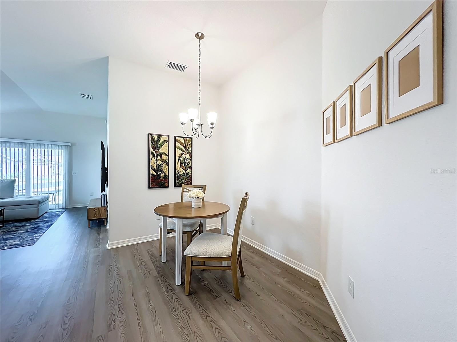 VILLAGES/SOUTHERN OAKS UN 216 - Residential