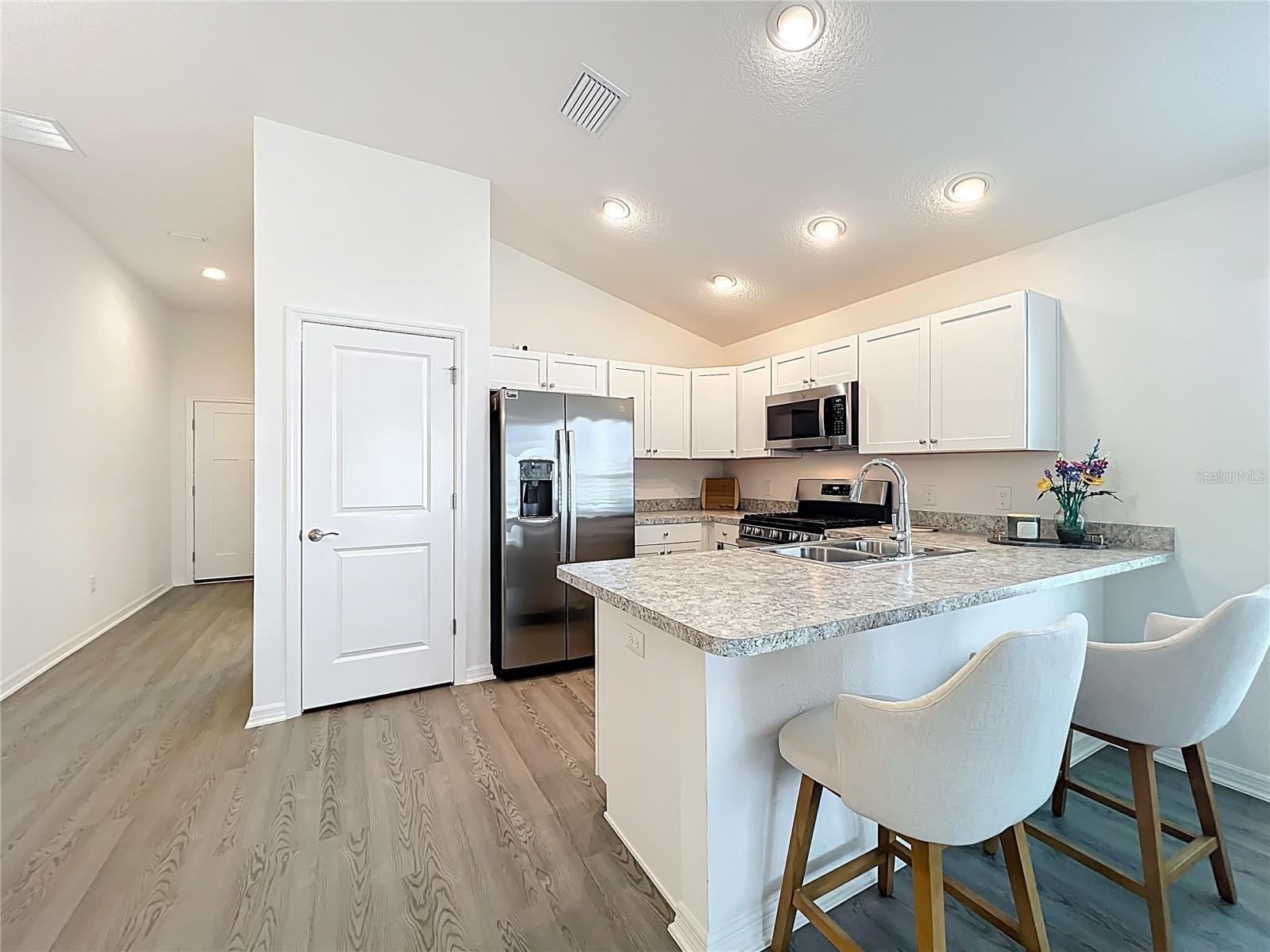 VILLAGES/SOUTHERN OAKS UN 216 - Residential