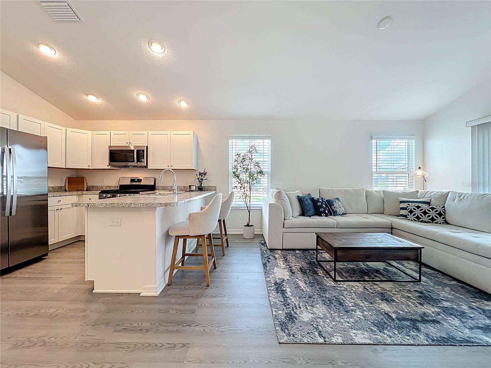 VILLAGES/SOUTHERN OAKS UN 216 - Residential