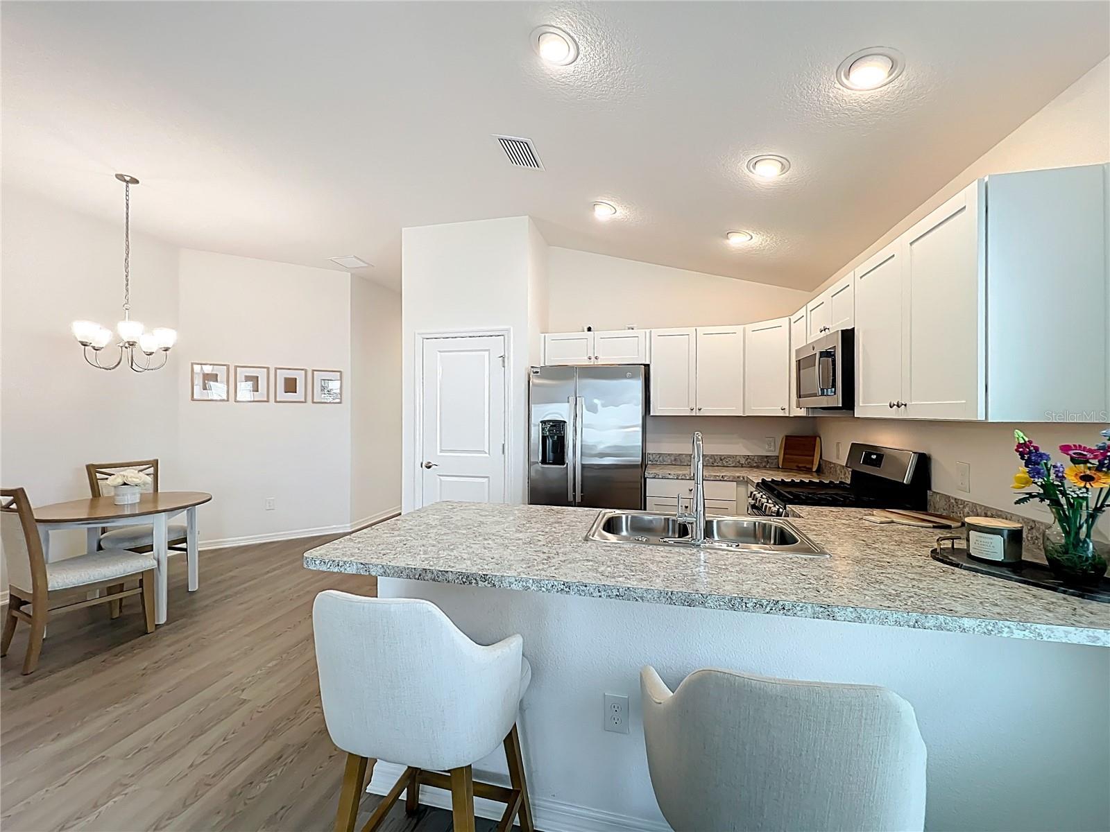 VILLAGES/SOUTHERN OAKS UN 216 - Residential