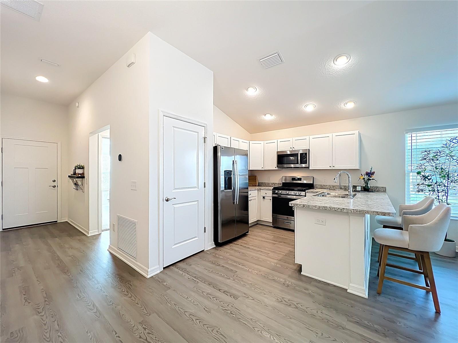 VILLAGES/SOUTHERN OAKS UN 216 - Residential