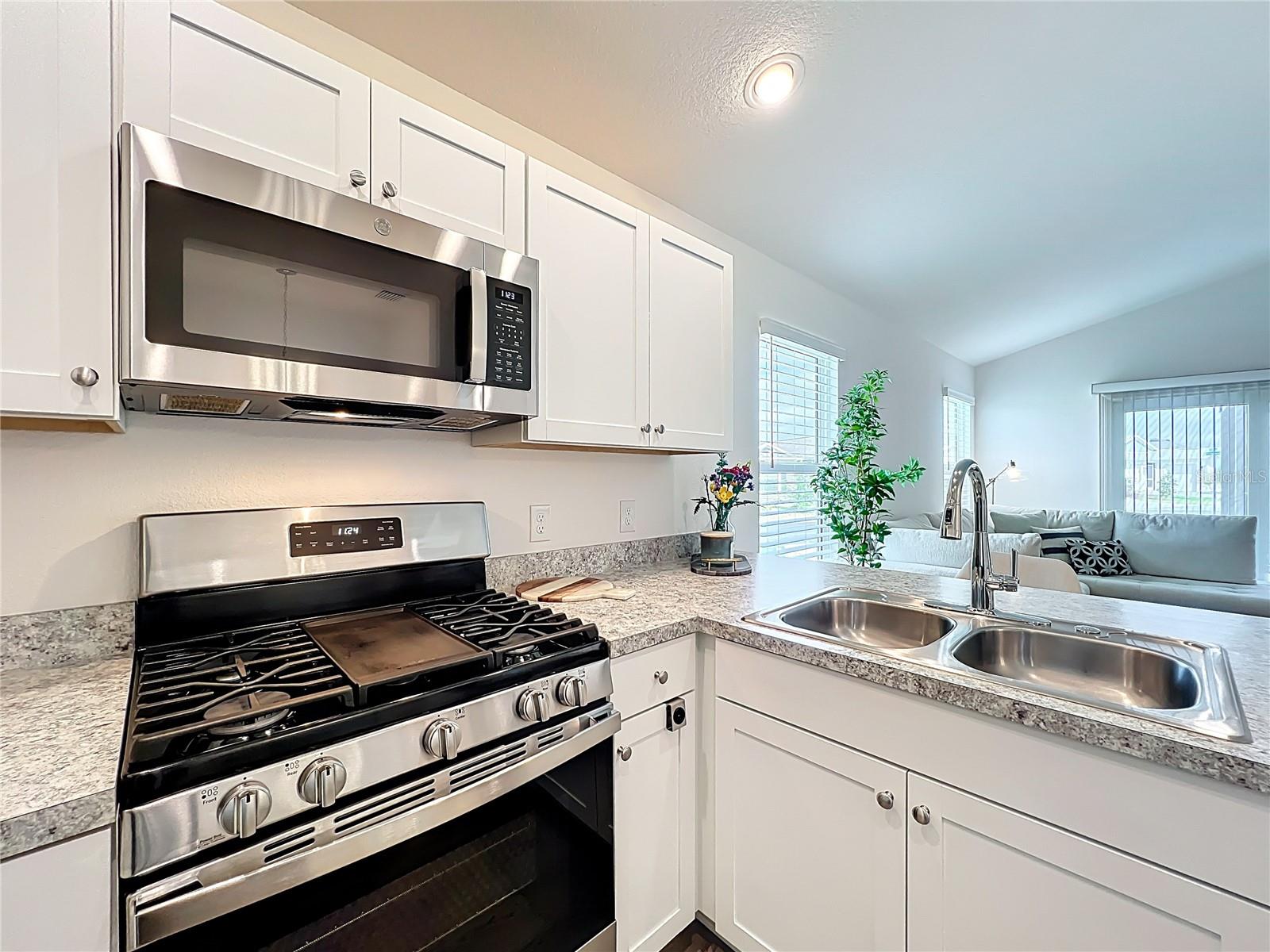 VILLAGES/SOUTHERN OAKS UN 216 - Residential