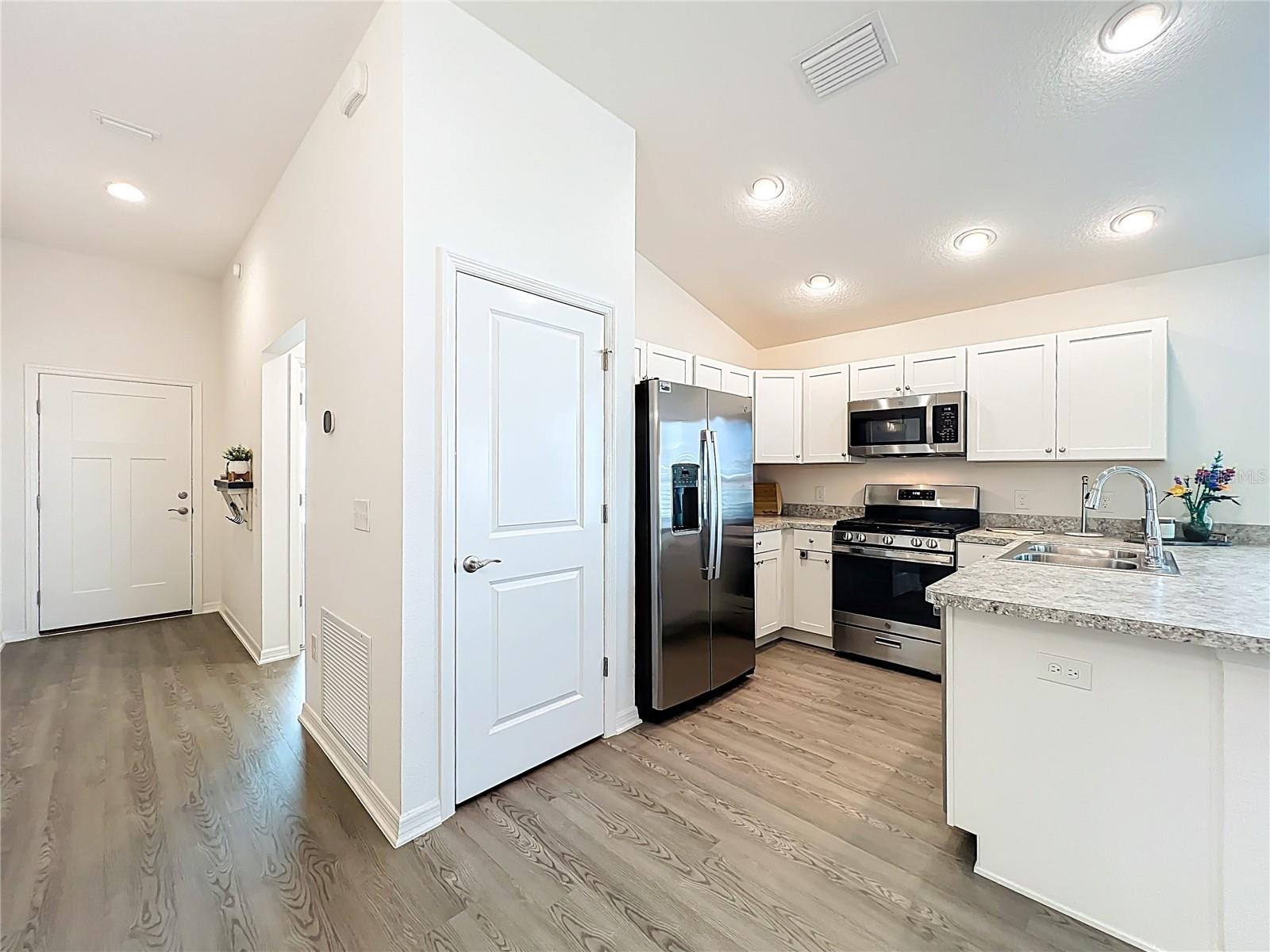 VILLAGES/SOUTHERN OAKS UN 216 - Residential