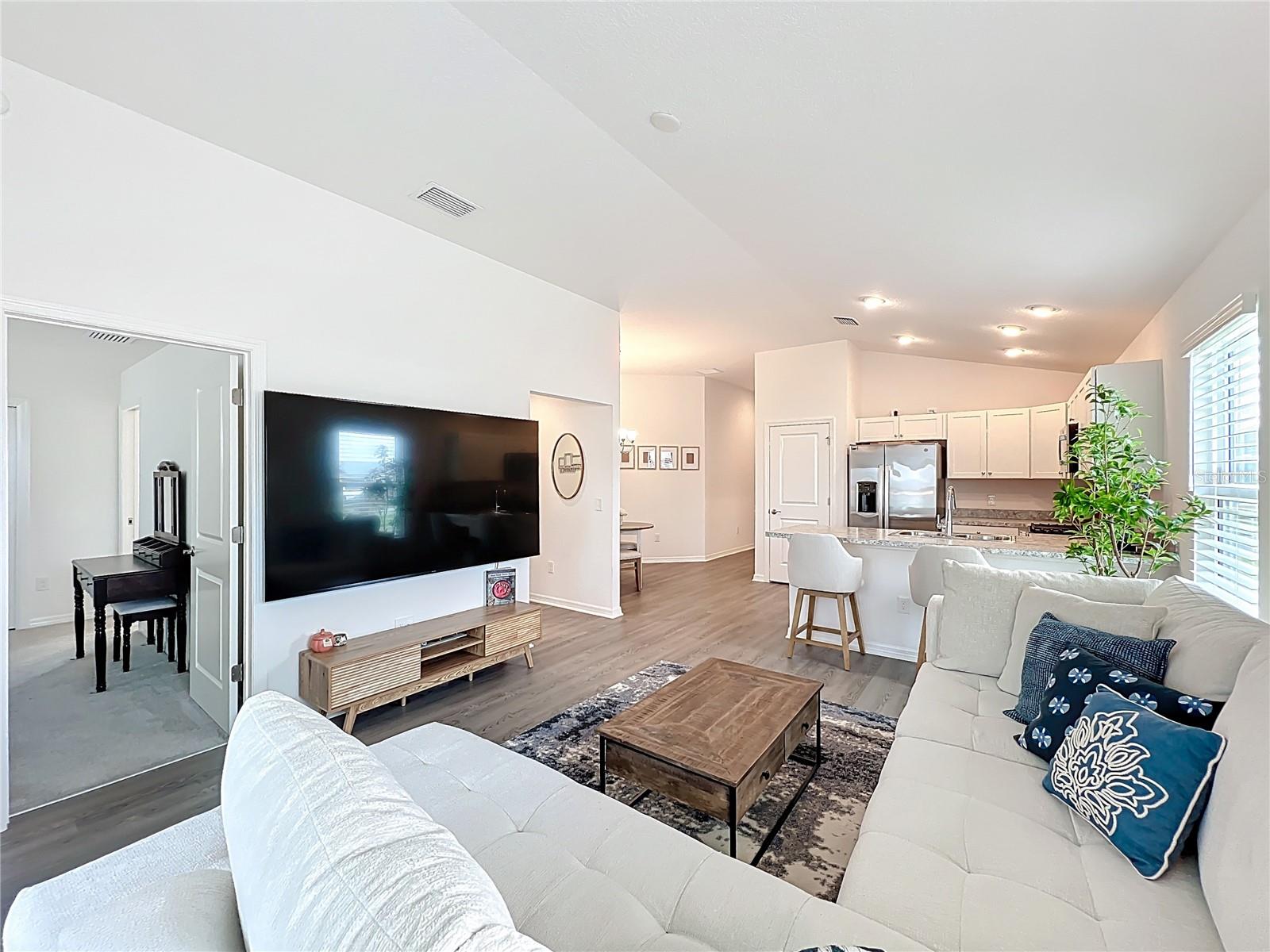 VILLAGES/SOUTHERN OAKS UN 216 - Residential