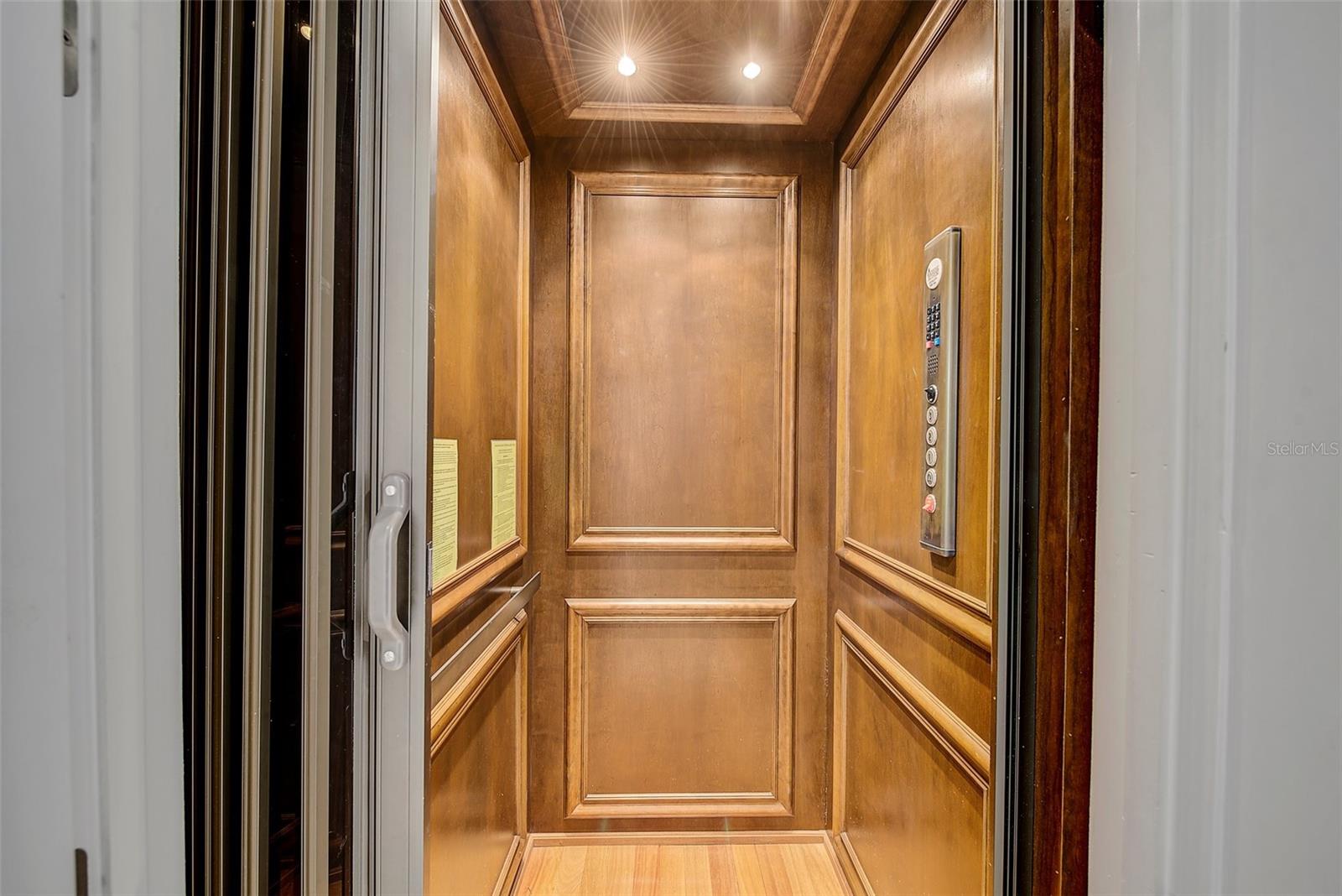 LONE PALM BEACH 1ST ADD - Residential