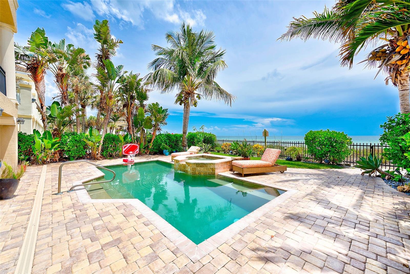 LONE PALM BEACH 1ST ADD - Residential