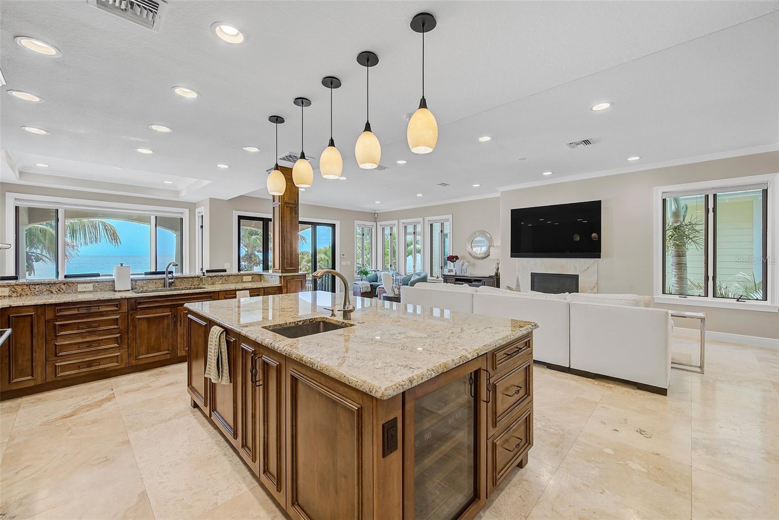 LONE PALM BEACH 1ST ADD - Residential