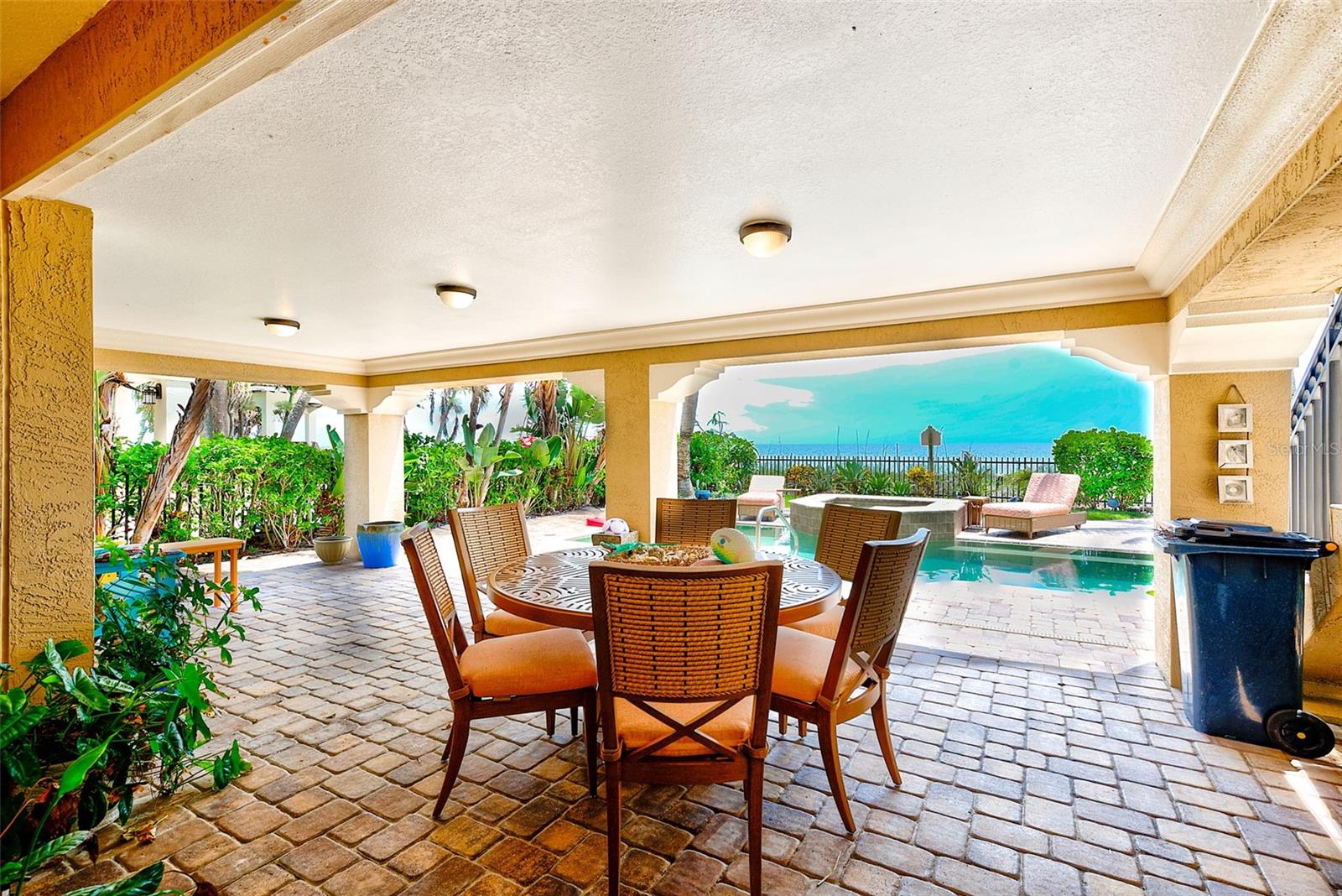 LONE PALM BEACH 1ST ADD - Residential