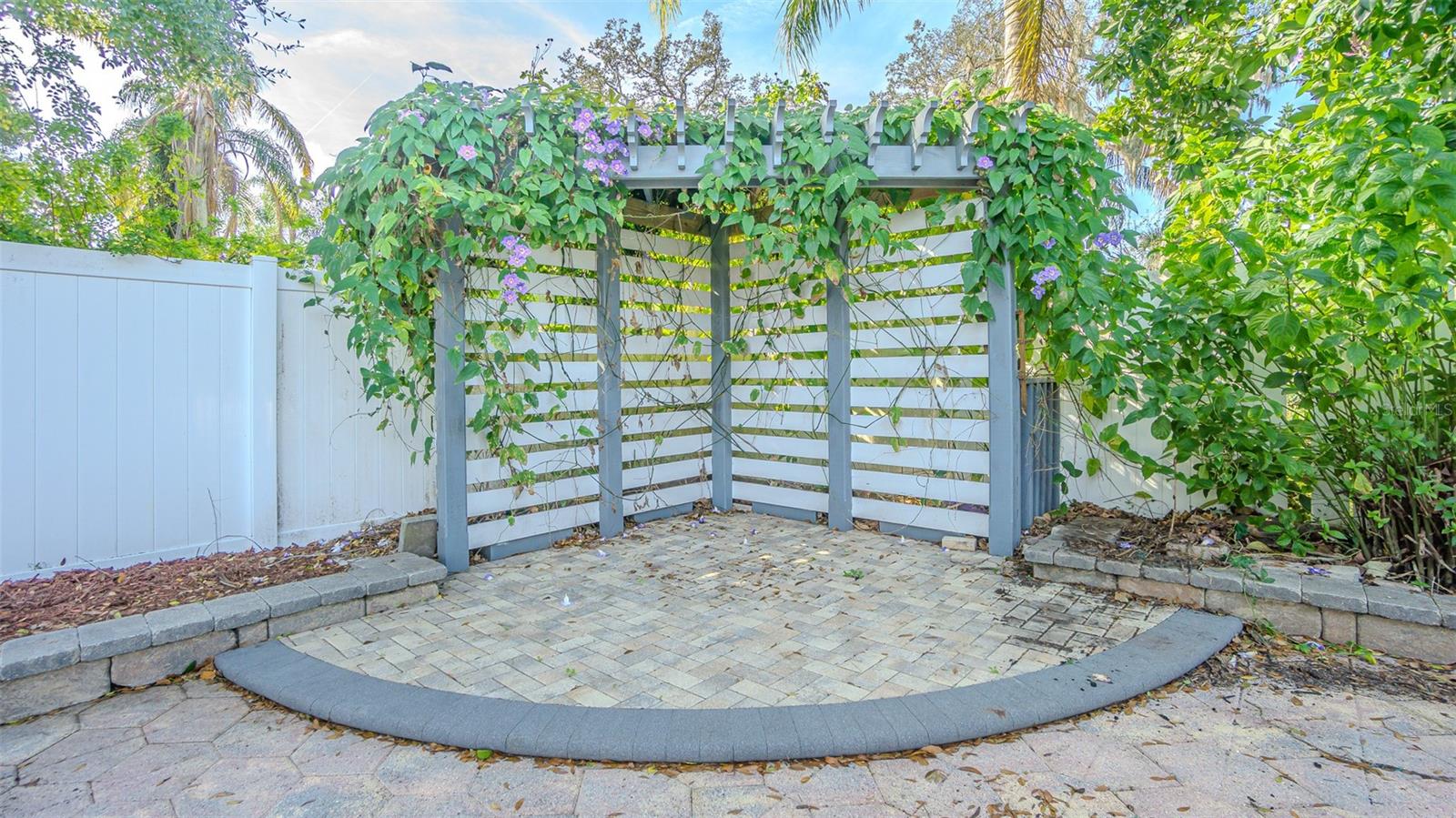 WINDCREST COMMONS - Residential