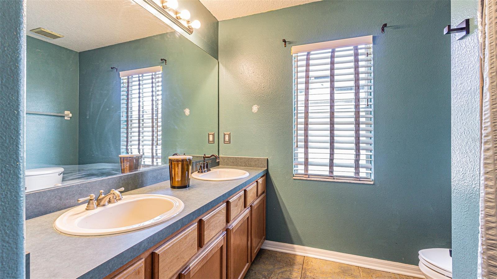 WINDCREST COMMONS - Residential