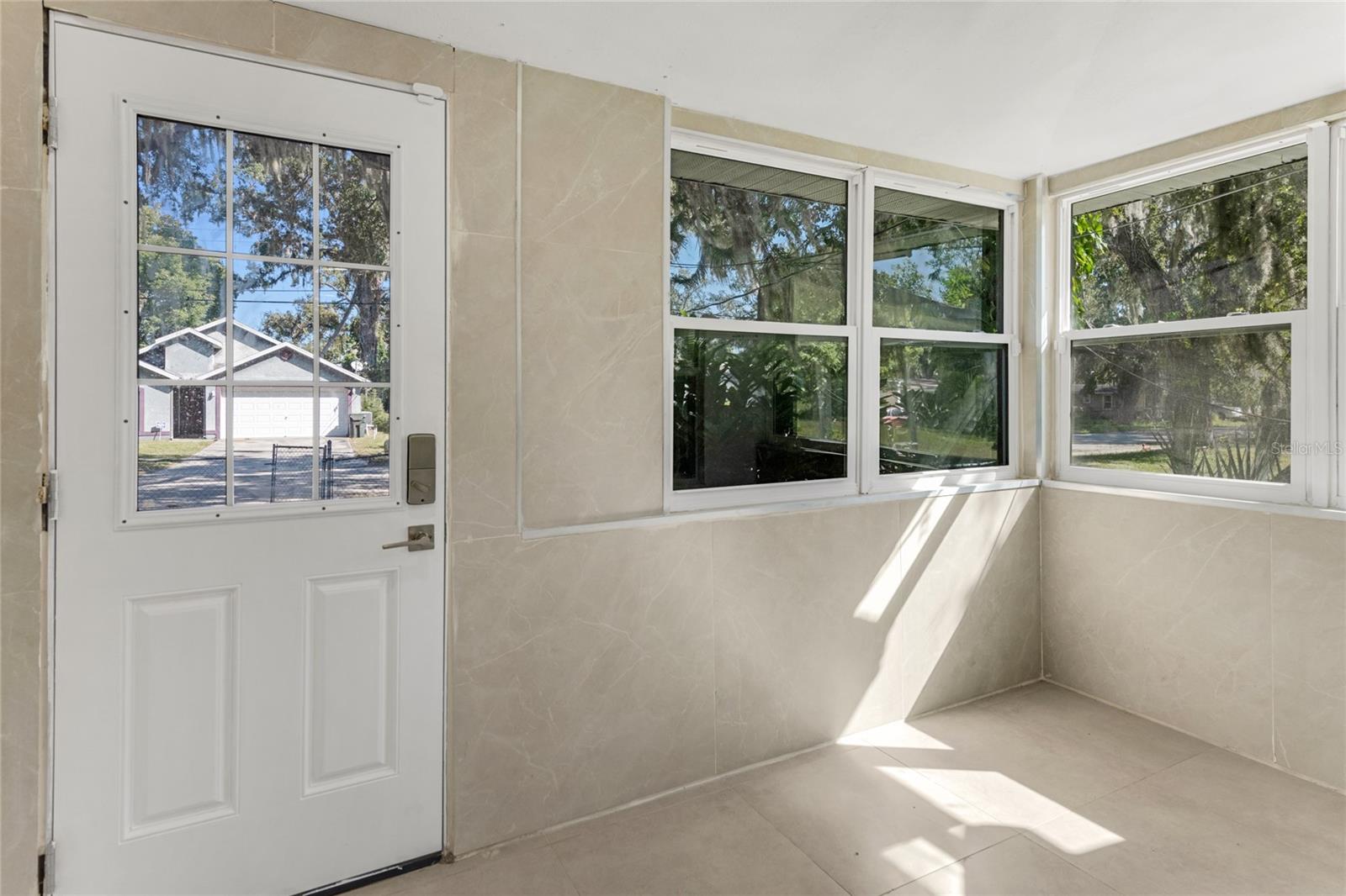 SHOEMAKER IN COLEMANS DAYTONA - Residential Lease