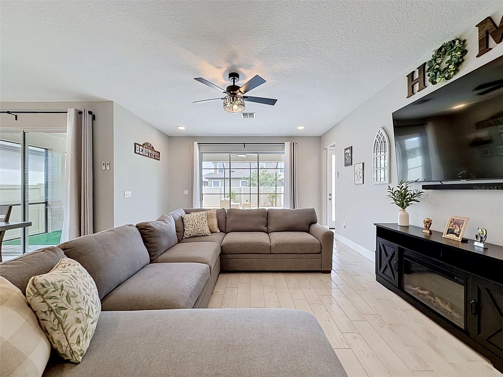 WHISPERING OAKS PRESERVE - Residential