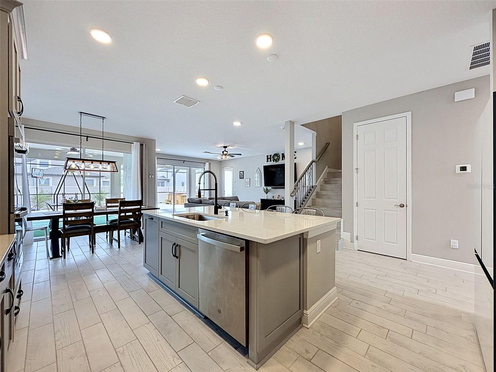 WHISPERING OAKS PRESERVE - Residential