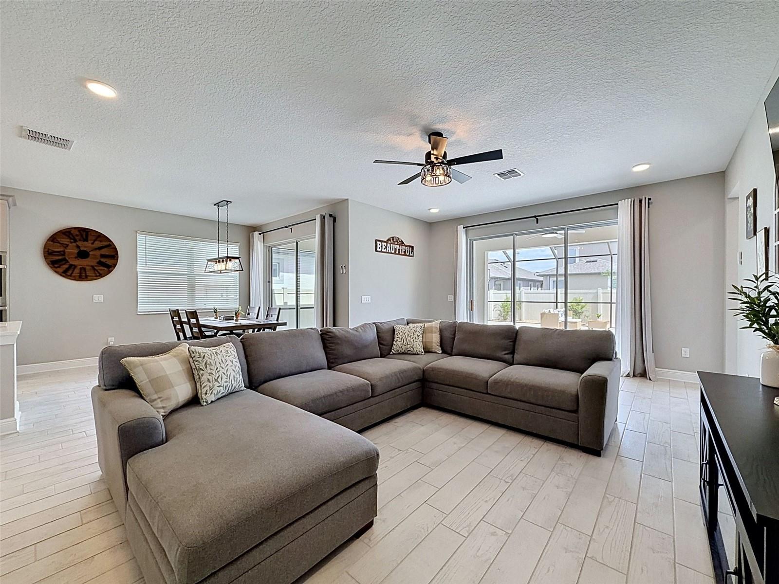 WHISPERING OAKS PRESERVE - Residential