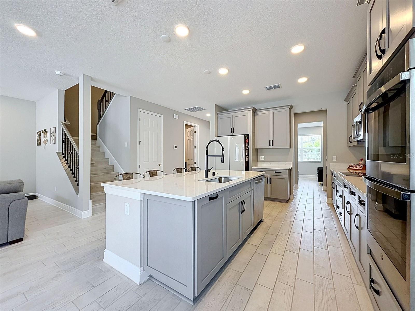 WHISPERING OAKS PRESERVE - Residential