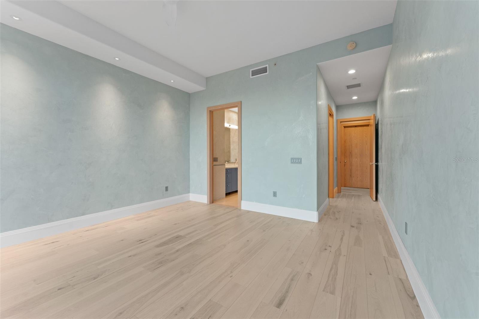 TOWERS OF CHANNELSIDE CONDOMIN - Residential