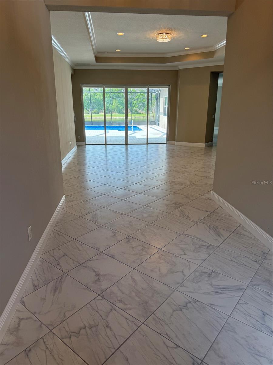 VALENCIA LAKES - Residential