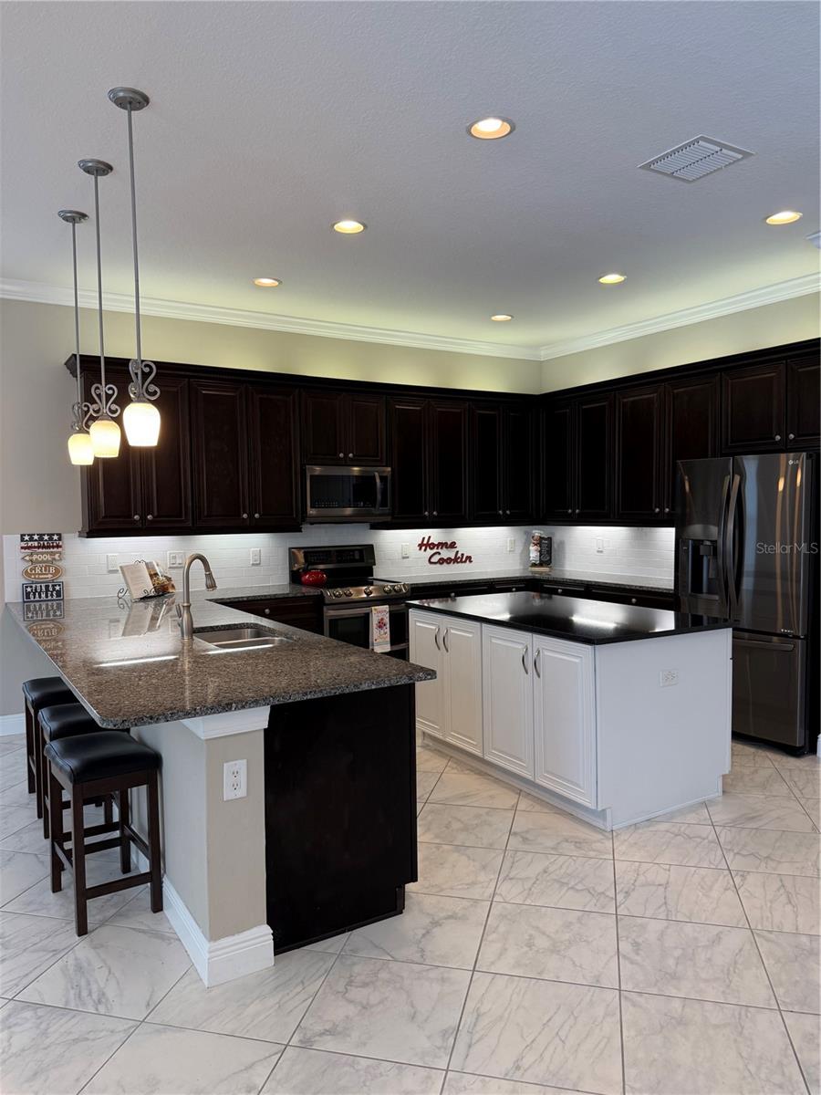 VALENCIA LAKES - Residential