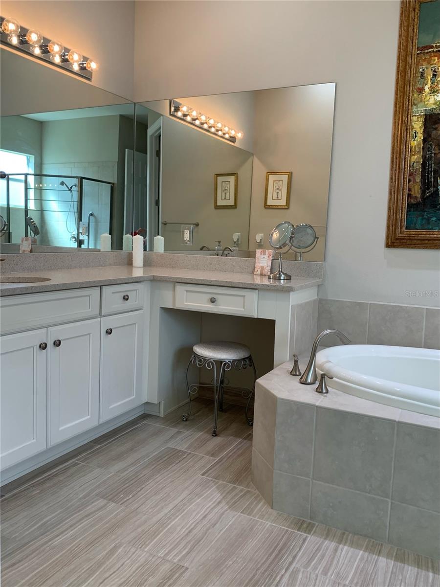 VALENCIA LAKES - Residential