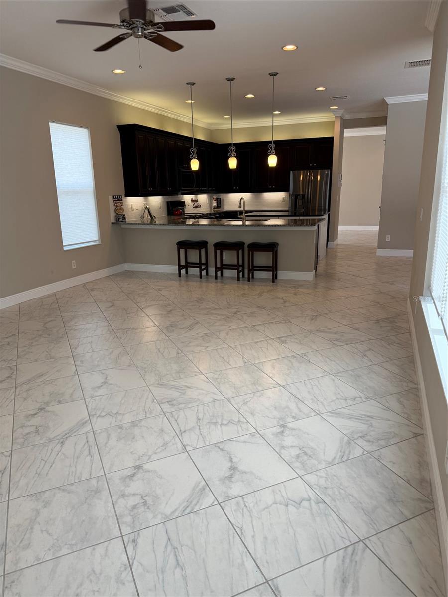 VALENCIA LAKES - Residential