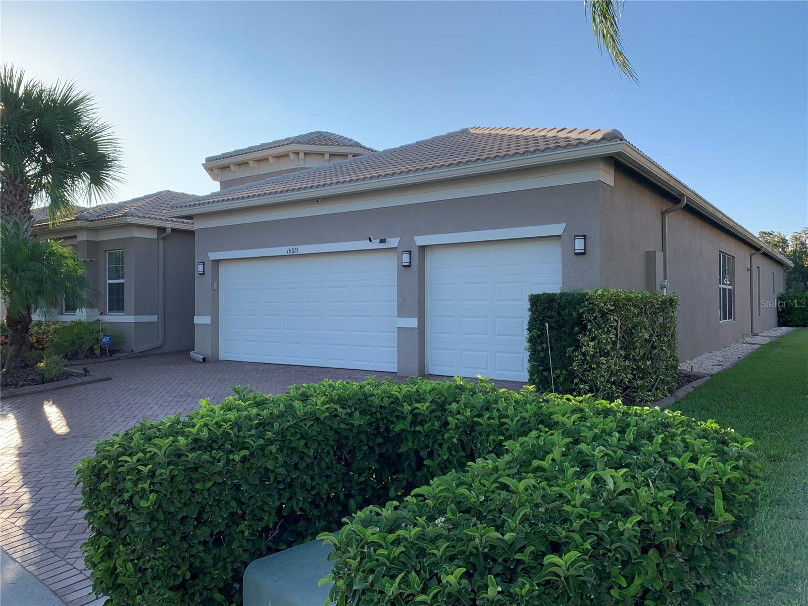 VALENCIA LAKES - Residential