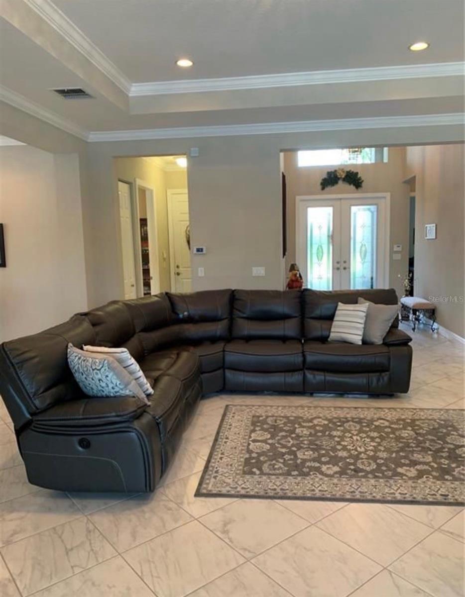 VALENCIA LAKES - Residential