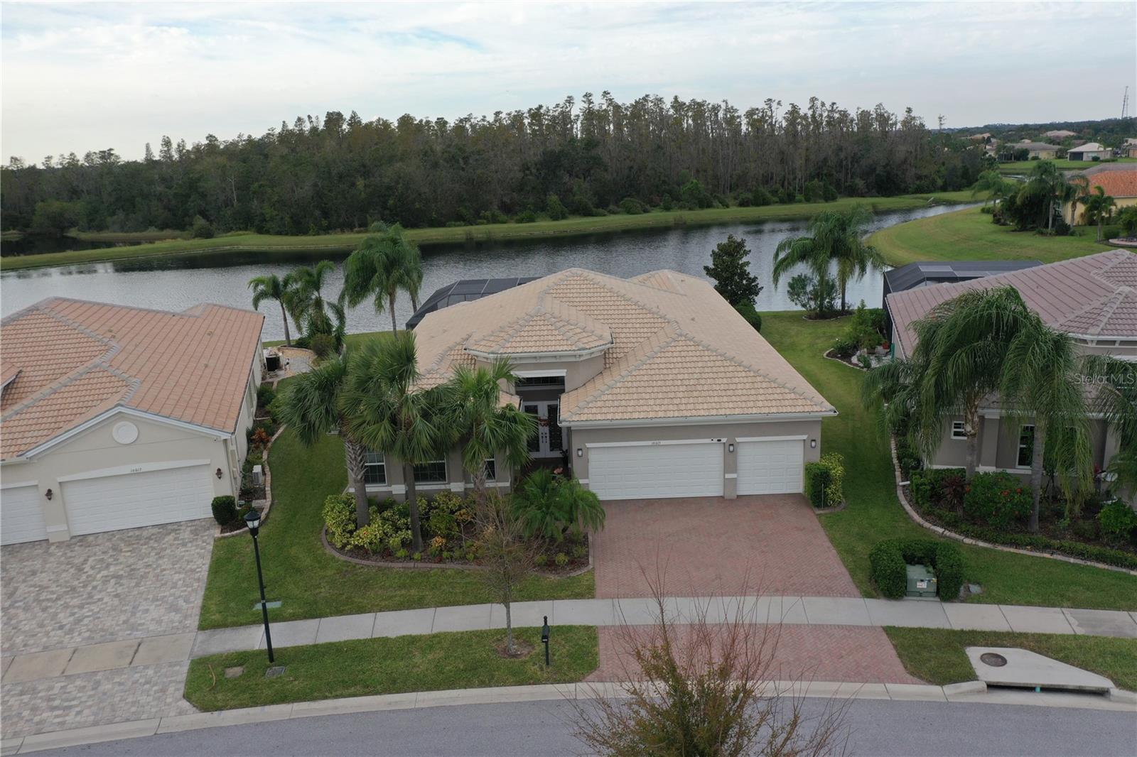 VALENCIA LAKES - Residential