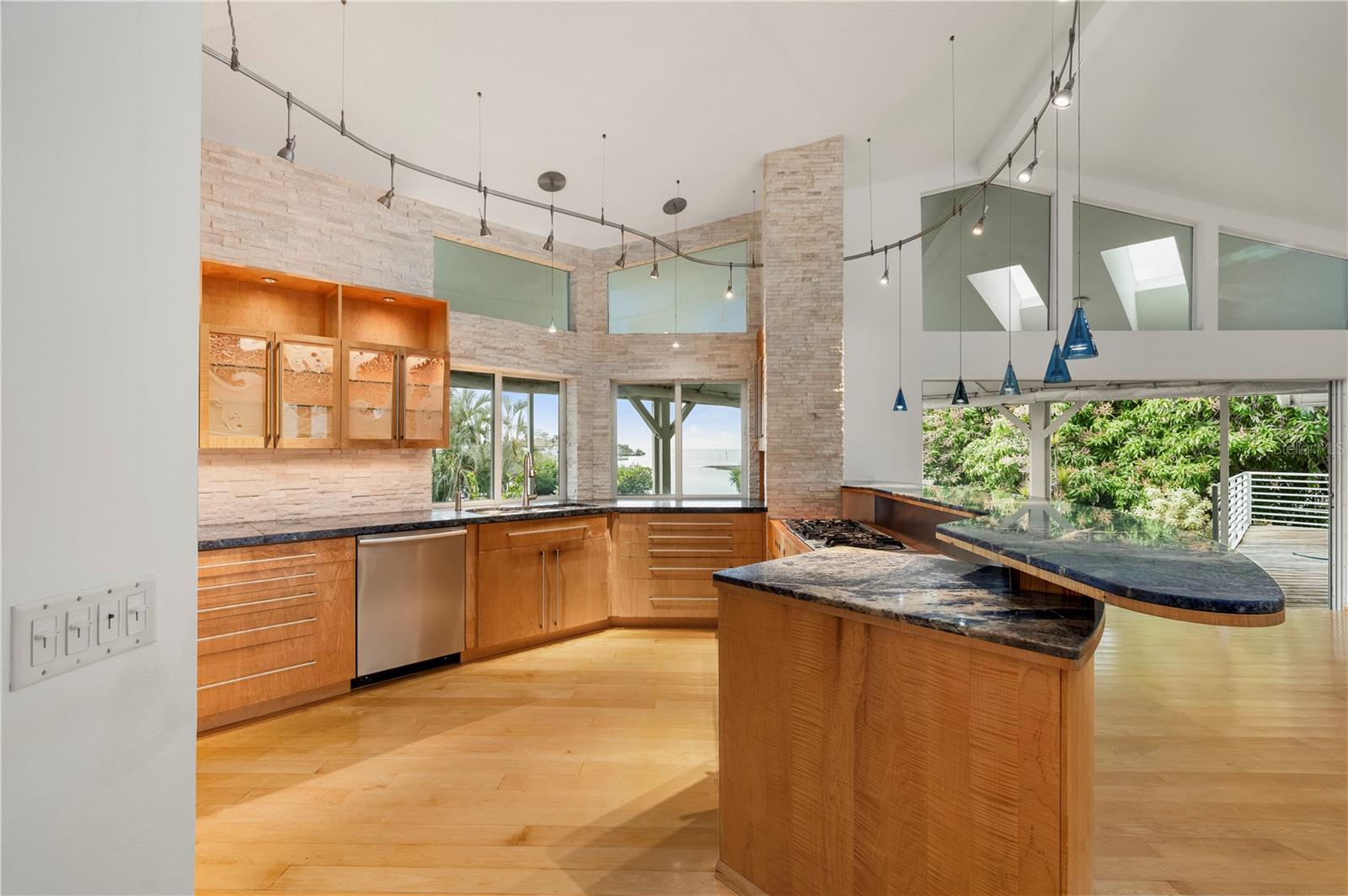 PIRATE HARBOR - Residential