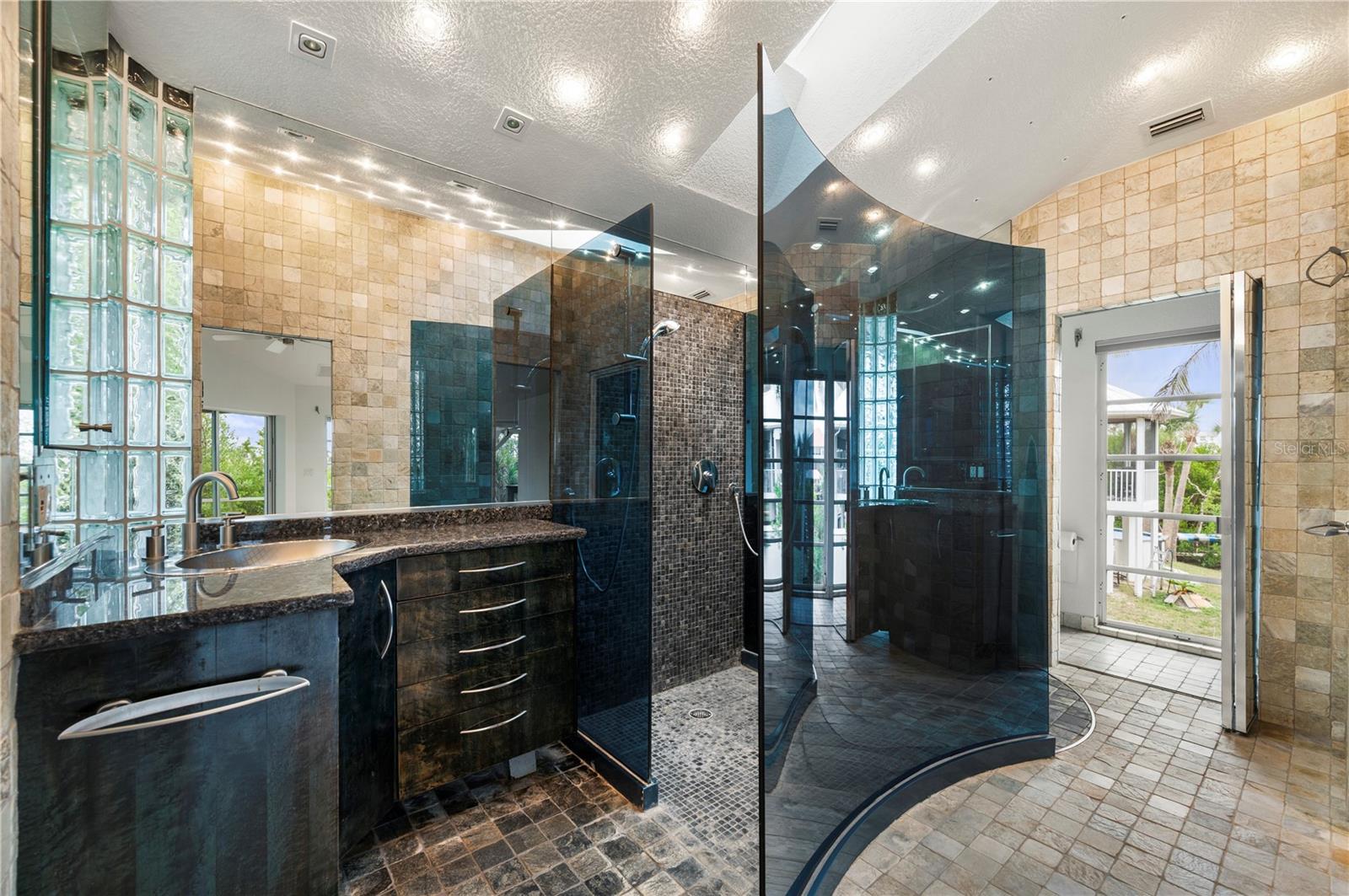 PIRATE HARBOR - Residential