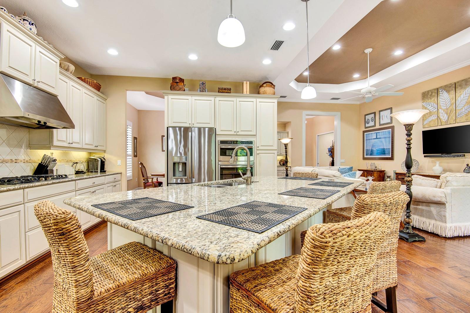 COUNTRY CLUB EAST AT LAKEWD RNCH SS - Residential Lease