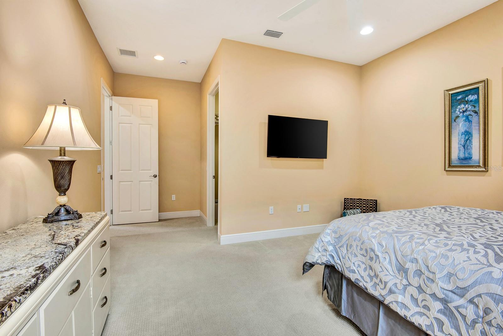 COUNTRY CLUB EAST AT LAKEWD RNCH SS - Residential Lease