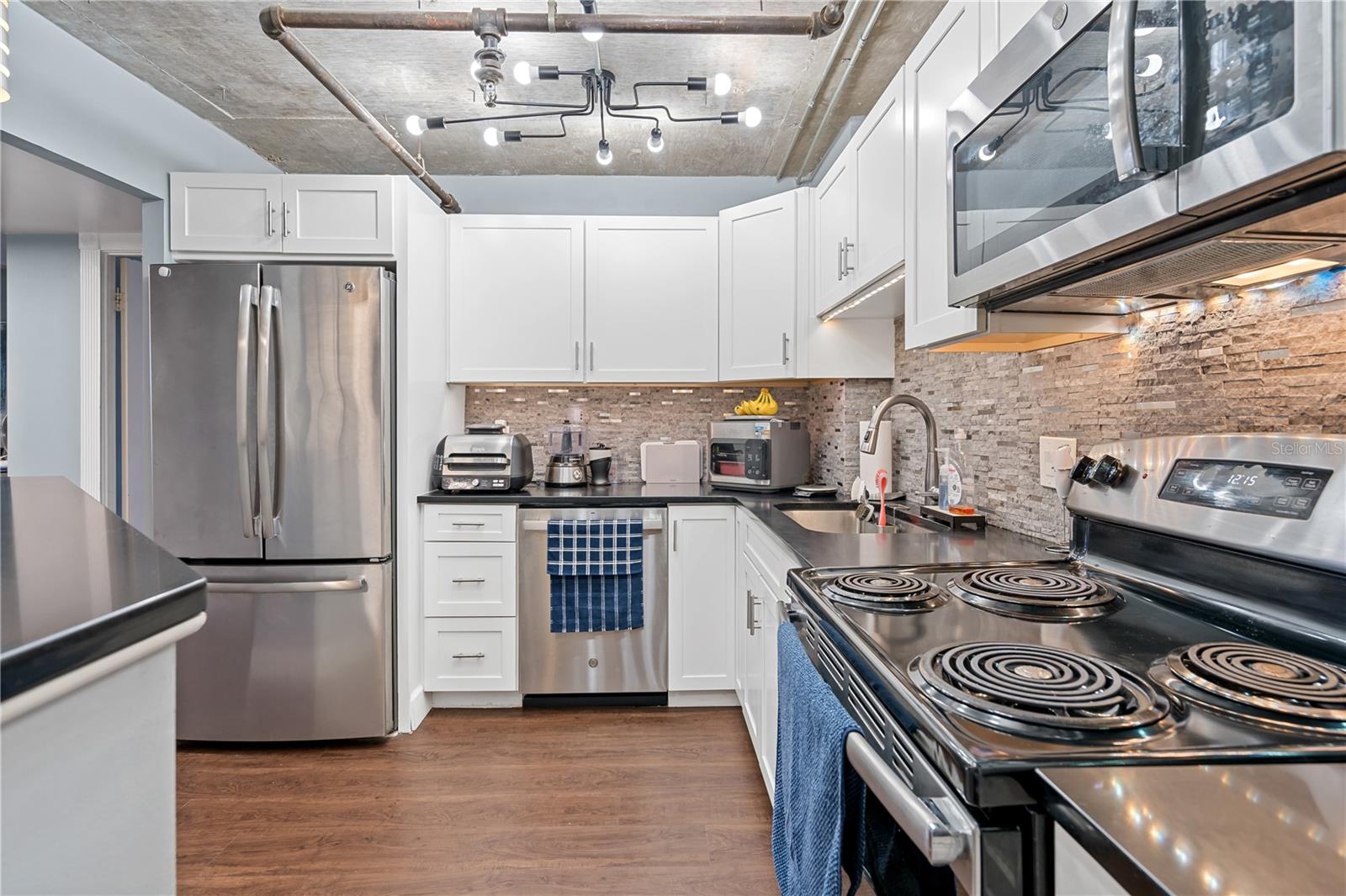 400 E COLONIAL DRIVE 207