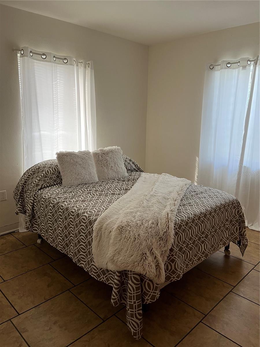 LEISURE LAKES SEC 01 - Residential Lease