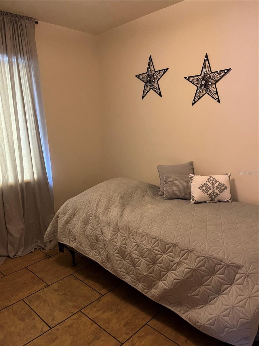 LEISURE LAKES SEC 01 - Residential Lease