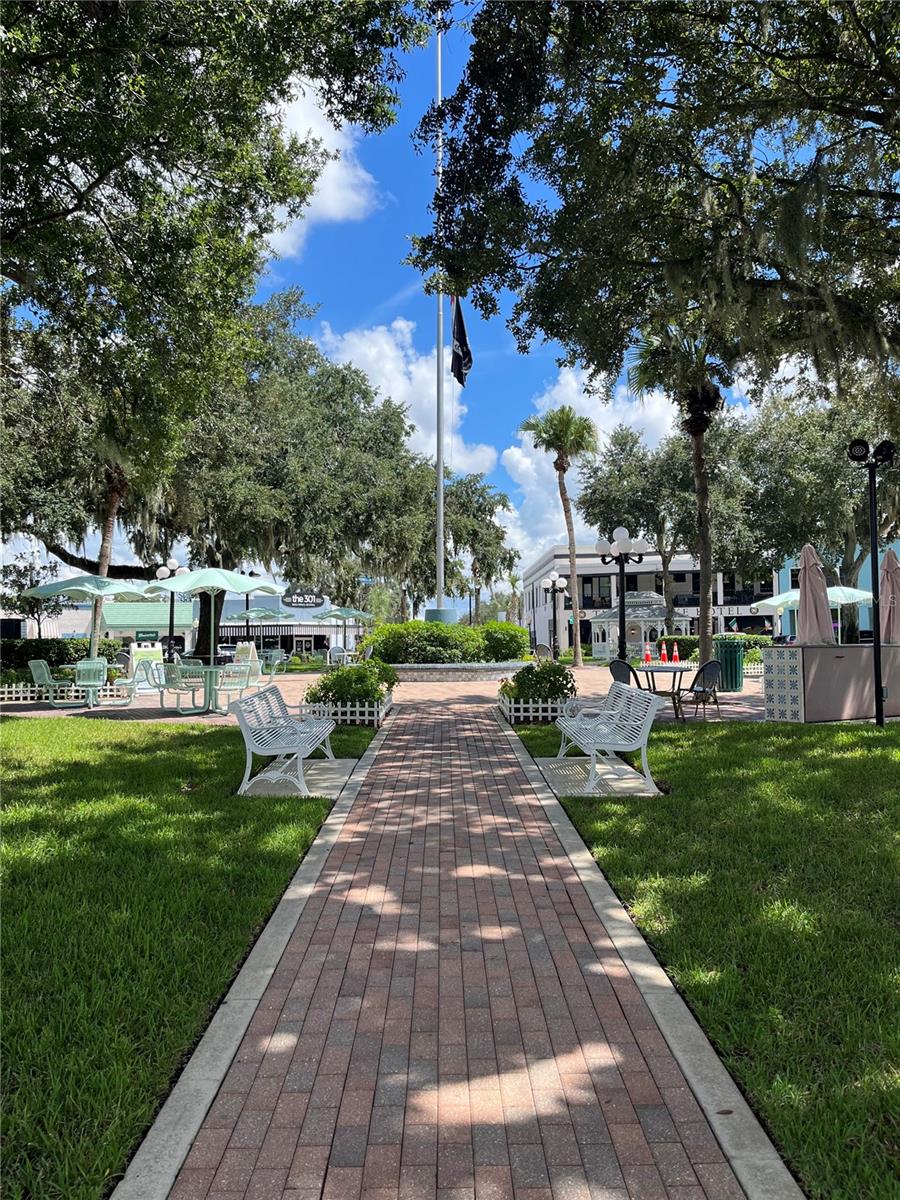 LEISURE LAKES SEC 01 - Residential Lease