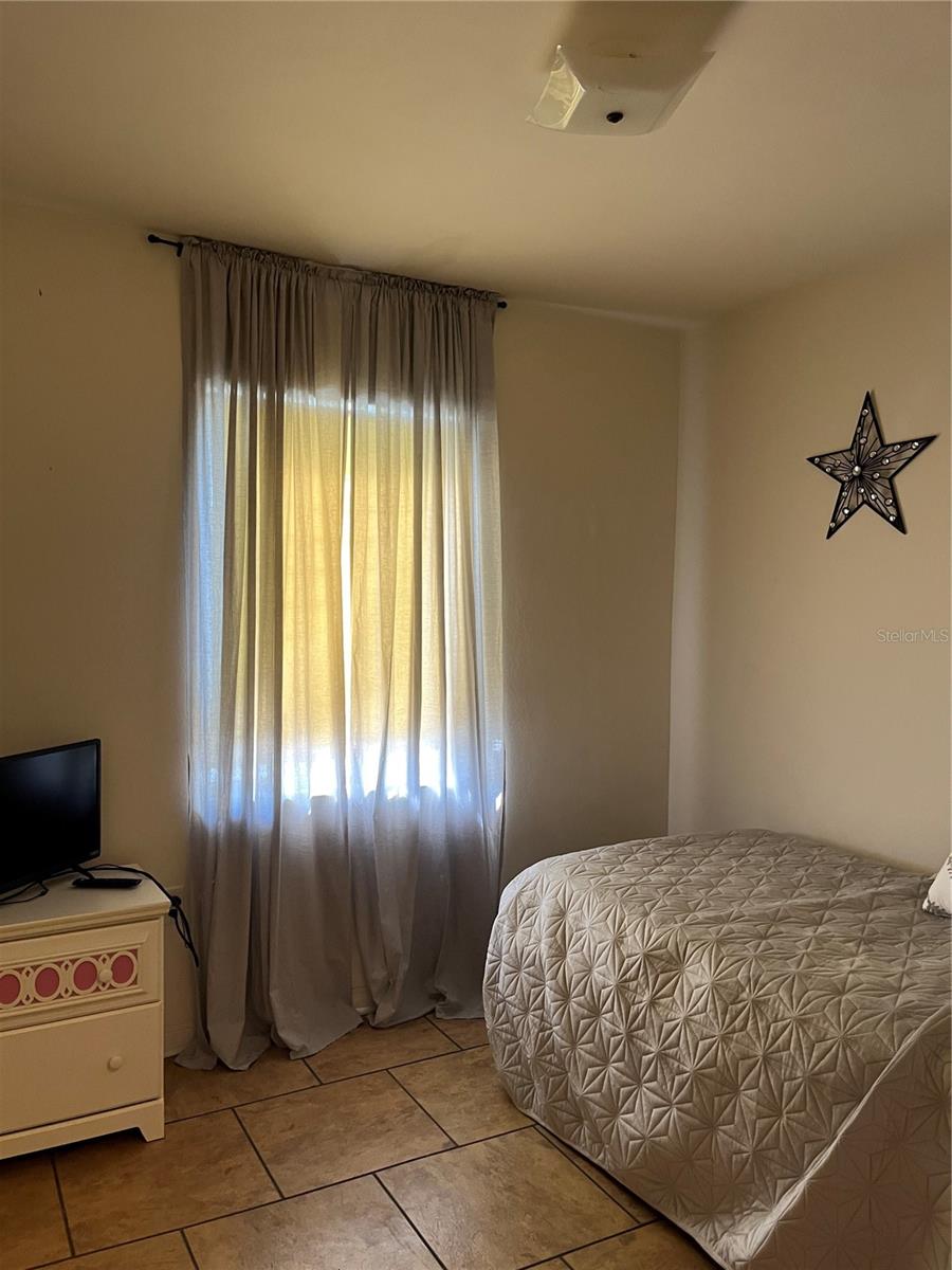 LEISURE LAKES SEC 01 - Residential Lease