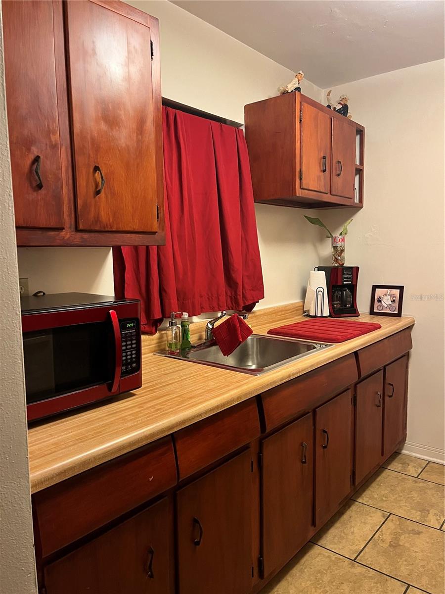 LEISURE LAKES SEC 01 - Residential Lease