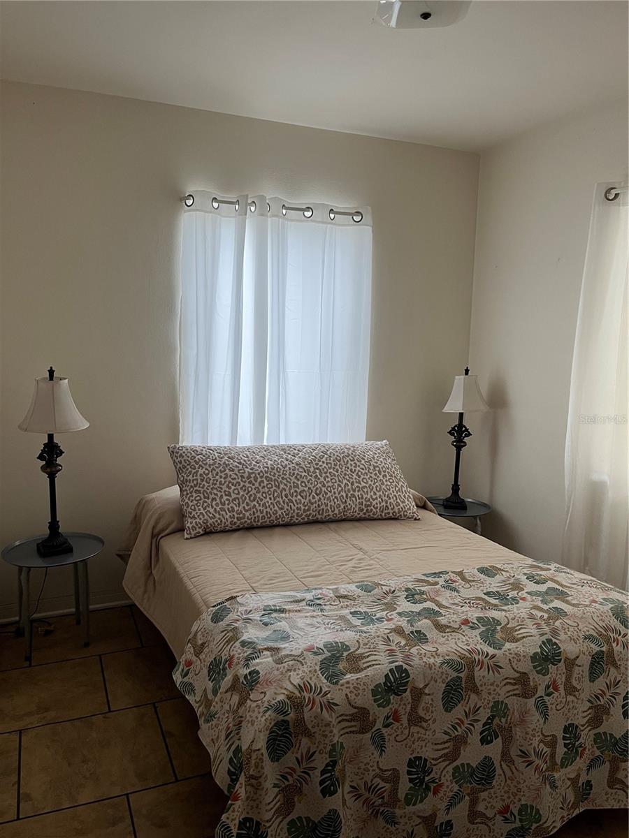 LEISURE LAKES SEC 01 - Residential Lease