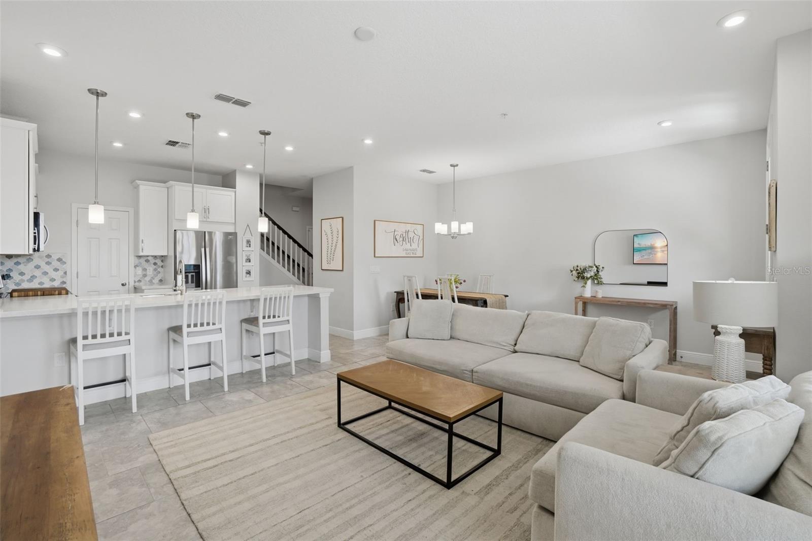 RANDAL WALK - Residential