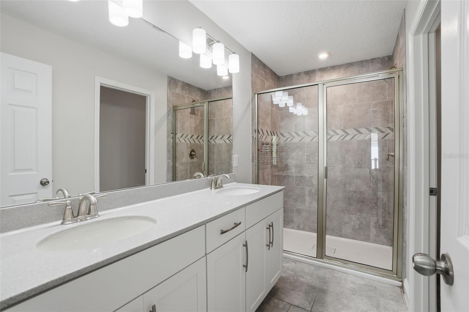 RANDAL WALK - Residential