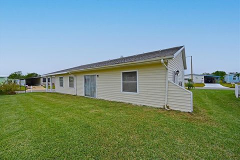 A home in ELLENTON