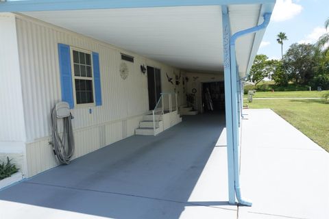 A home in LAKE WALES