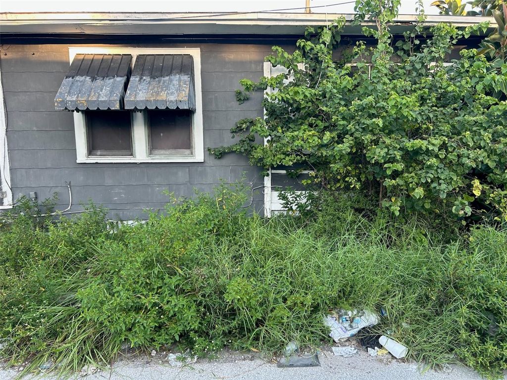 Photo of 877 22nd Avenue S, St Petersburg, FL 33705 (MLS # O6401691)