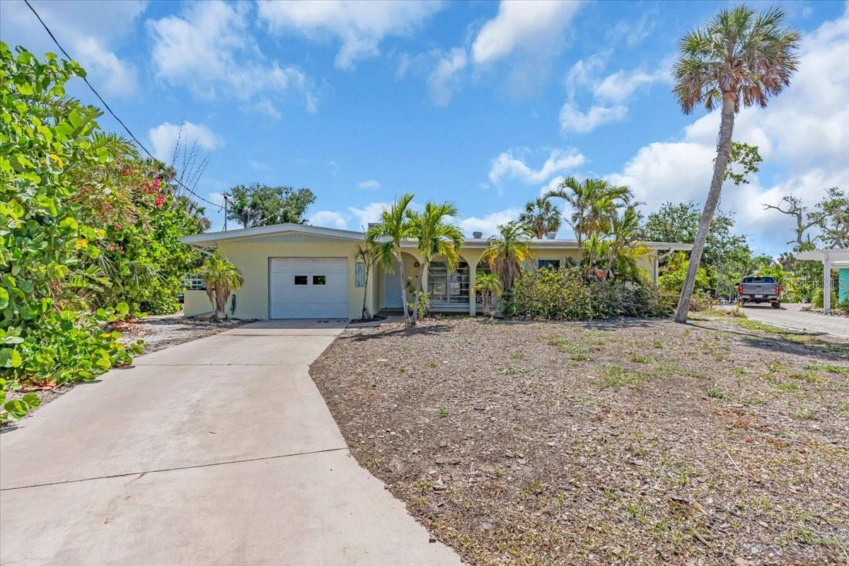 396 AVENIDA MADERA