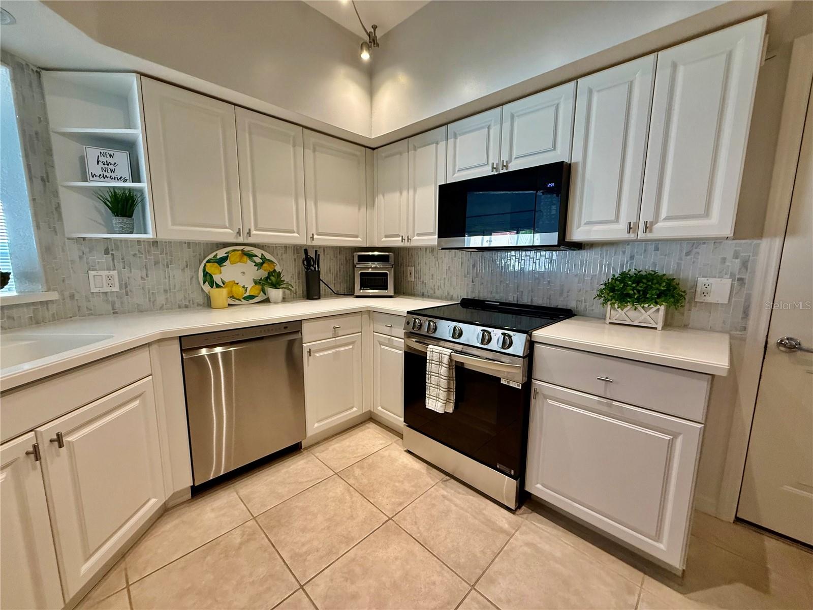 CEDAR HOLLOW AT TARA - Residential